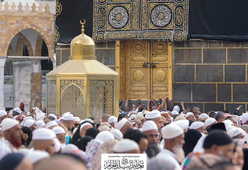 مقام إبراهيم: هو الحجر الذي قام عليه إبراهيم عليه السلام حين ضعف عن رفع الحجارة